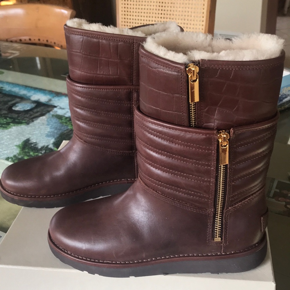 New UGG W AVIVA Boots